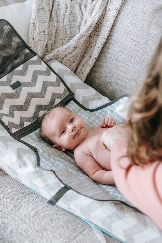 Lange pour bébé, soyez prêt à affronter les taches ! – PLÜMME